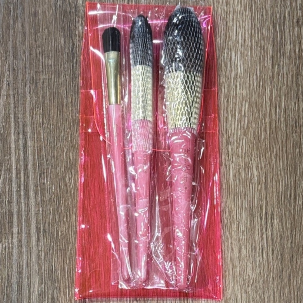 ✨SOLD✨ NWOT Lilly Pulitzer Makeup Brushes Lilly Pulitzer Brushes